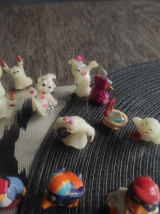 Figuras coleccionables huevos kinder