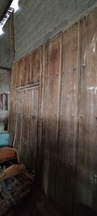 Portón castellano madera maciza puertas