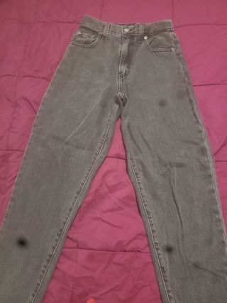 Pantalón baquero negro Levis talla 23.