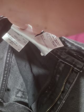 Pantalón baquero negro Levis talla 23.
