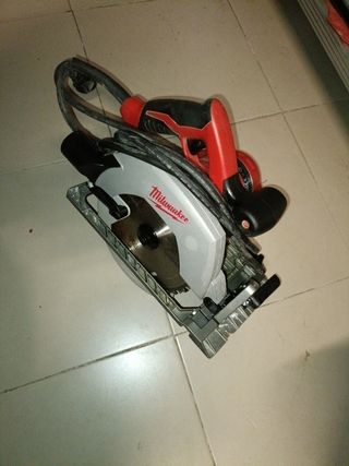 Sierra circular MILWAUKEE