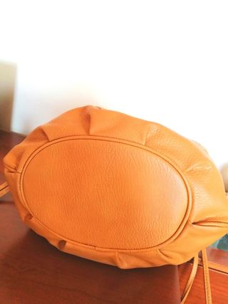 Borsa a secchiello senape di Carpisa