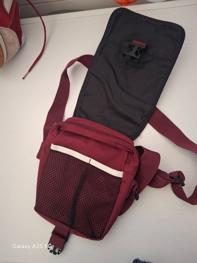 Zapatillas de deporte y bandolera