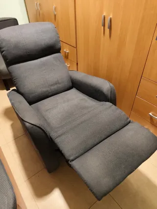 Sofas,convertible en cama nuevo y otro reclinable