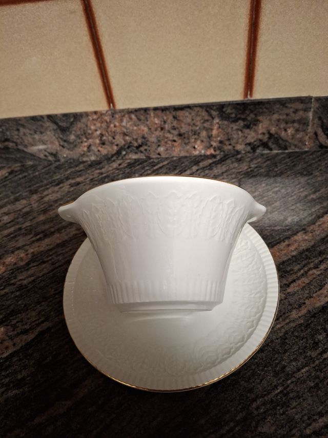 Salsera de porcelana