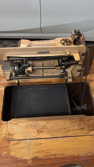 MAQUINA DE COSER MUY ANTIGUA SINGER