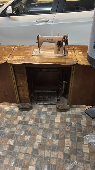 MAQUINA DE COSER MUY ANTIGUA SINGER
