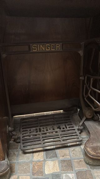 MAQUINA DE COSER MUY ANTIGUA SINGER
