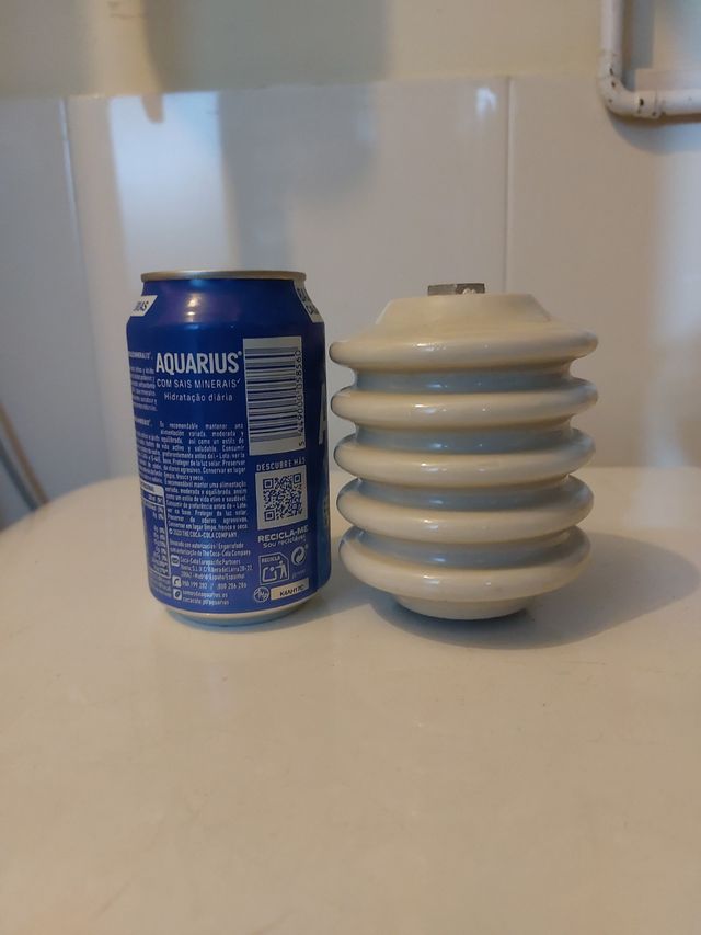 Aislador de cerámica antiguo