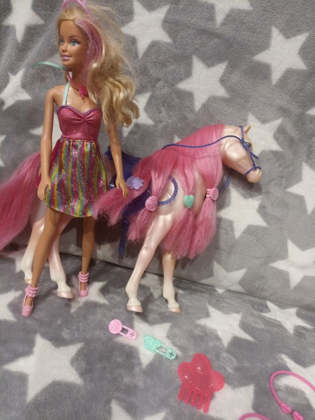Caballo Barbie más Barbie.