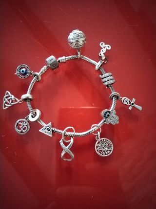 Pulsera y charms espirituales 