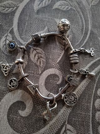 Pulsera y charms espirituales 
