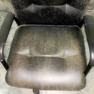 Mueble para entrada en madera maciza color nogal.