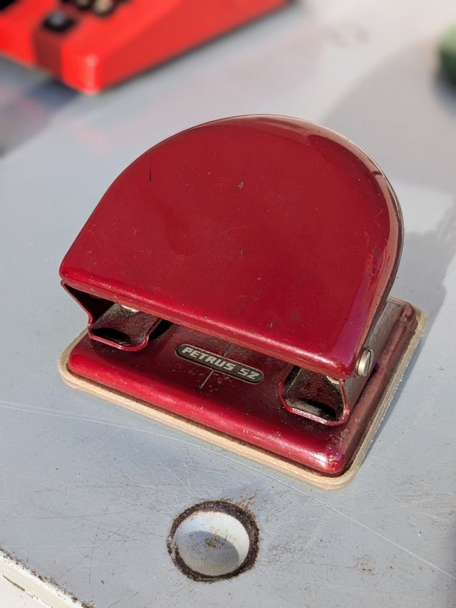 Perforadora de papel vintage Petrus