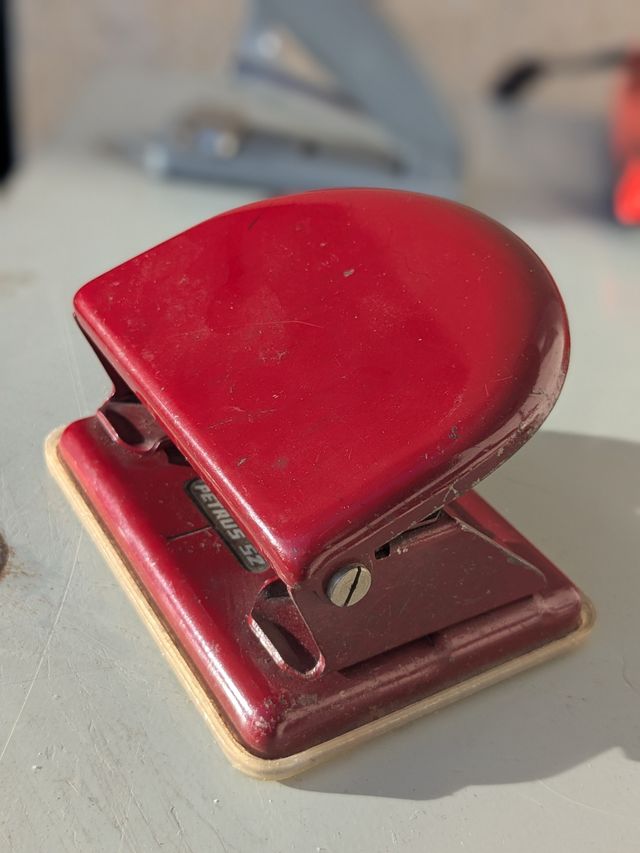 Perforadora de papel vintage Petrus