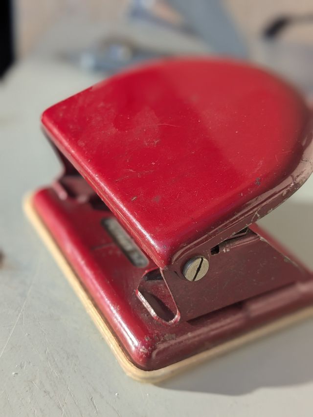 Perforadora de papel vintage Petrus