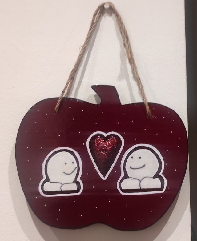 Targhetta in legno dipinta a mano