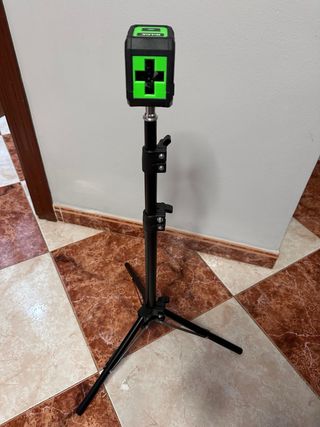 Nivel laser 2 lineas y tripode de 1’80