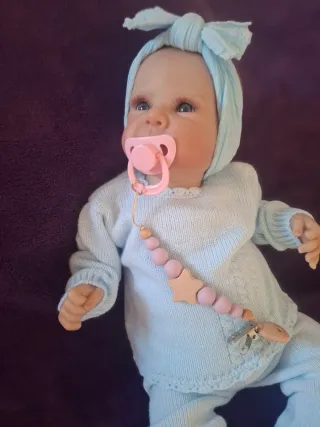 Bebe reborn de vinilo con cuerpo de tela