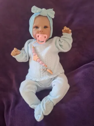 Bebe reborn de vinilo con cuerpo de tela