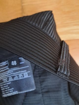 Traje negro con raya, talla 48 de ENE