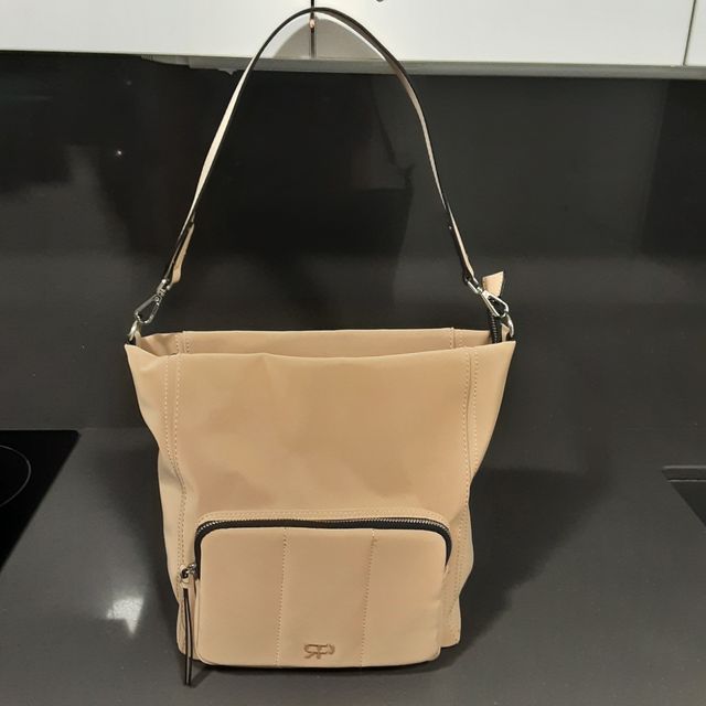 Bolso ligero y suave.