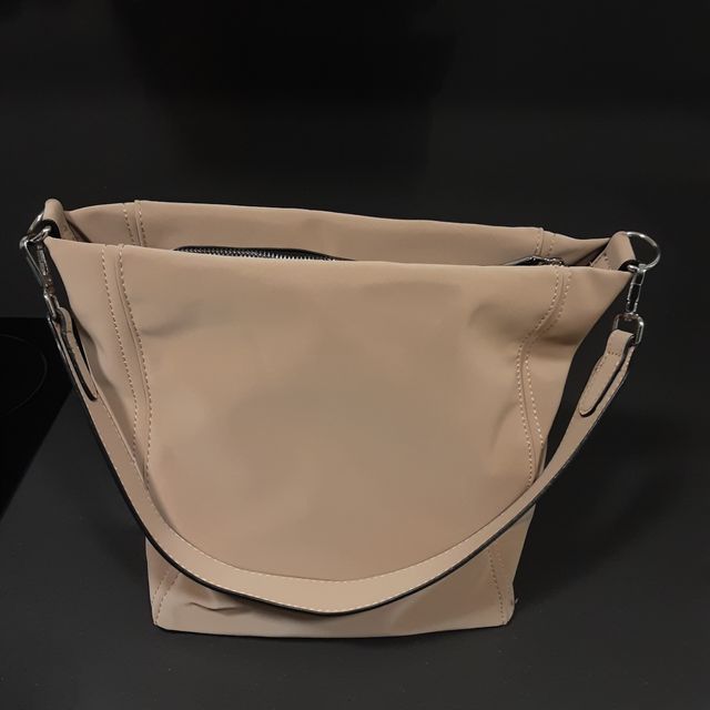 Bolso ligero y suave.