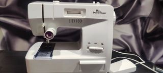 Maquina de coser de juguete como nueva