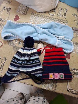 Gorros y bufanda de bebe