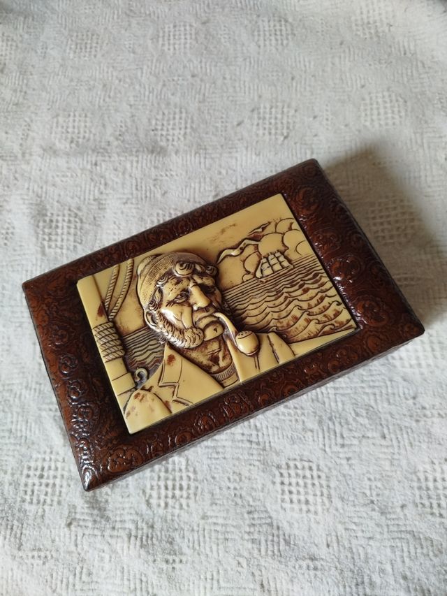 Vintage. Caja cigarrera