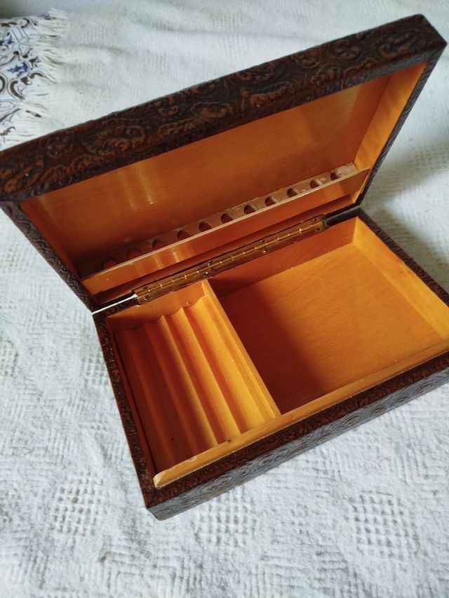 Vintage. Caja cigarrera