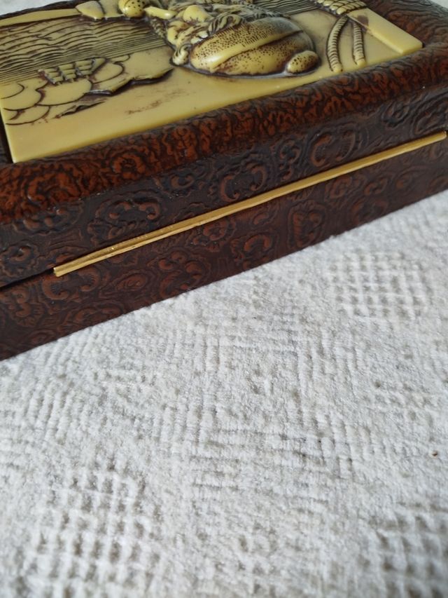 Vintage. Caja cigarrera