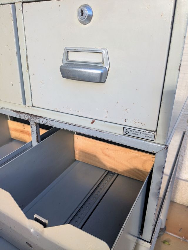 Mueble archivador industrial de metal