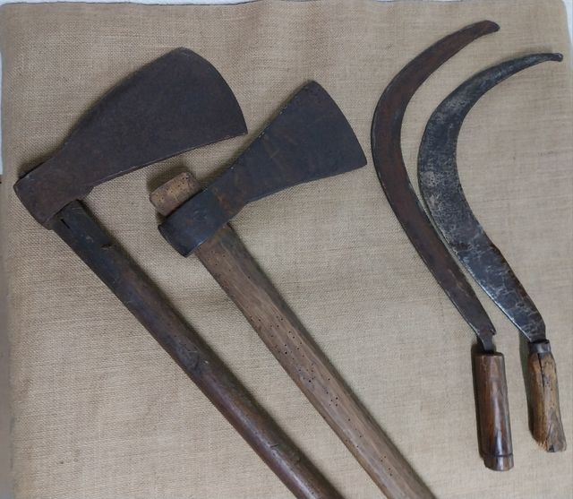 Lote Antiguas Hachas y Hoces