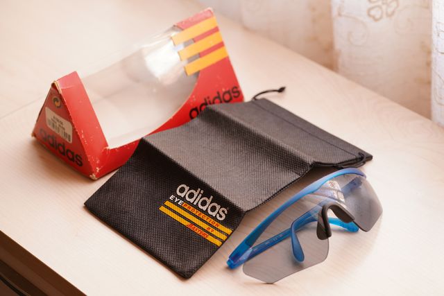 Gafas Adidas vintage nuevas, azul, súper ligeras