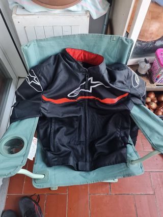 Chaqueta y zapatos de moto