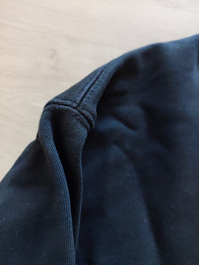 Sudadera hym negro cuello redondo