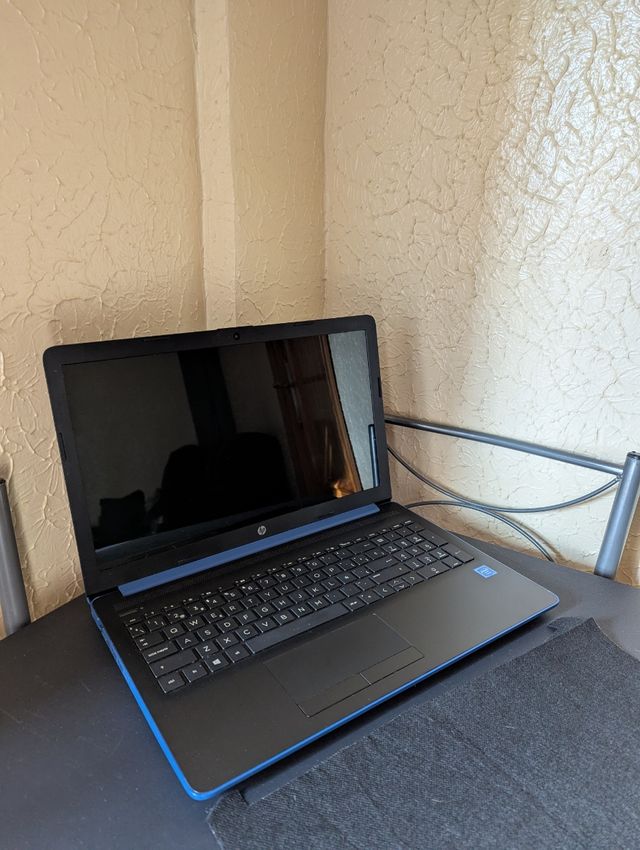 Portátil HP 15.6" Azul con cargador