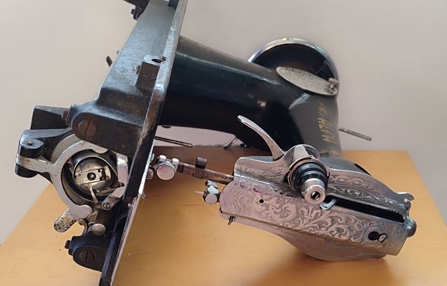 Maquina de coser alfa antigua