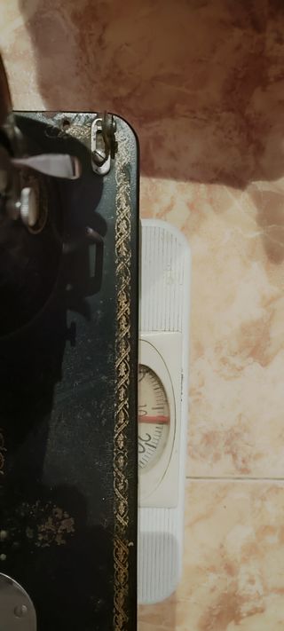 Maquina de coser alfa antigua