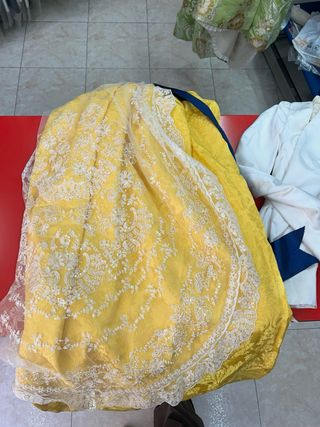 Traje de Fallera Siglo Amarillo y Blanco