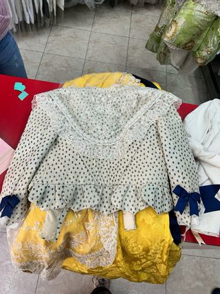 Traje de Fallera Siglo Amarillo y Blanco