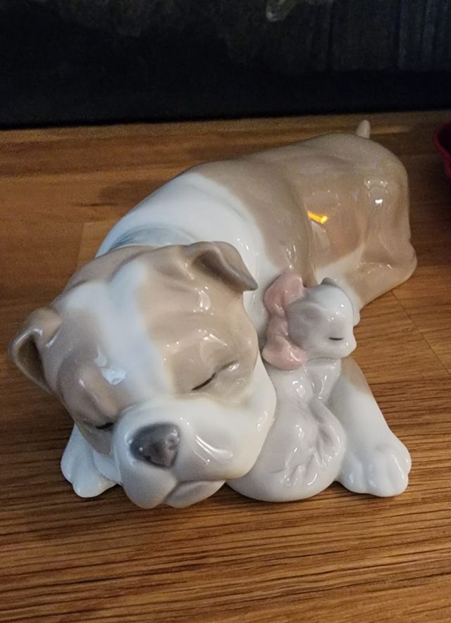 Figura di cane con gattino by Llladrò