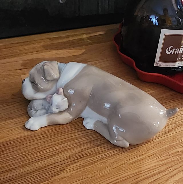 Figura di cane con gattino by Llladrò