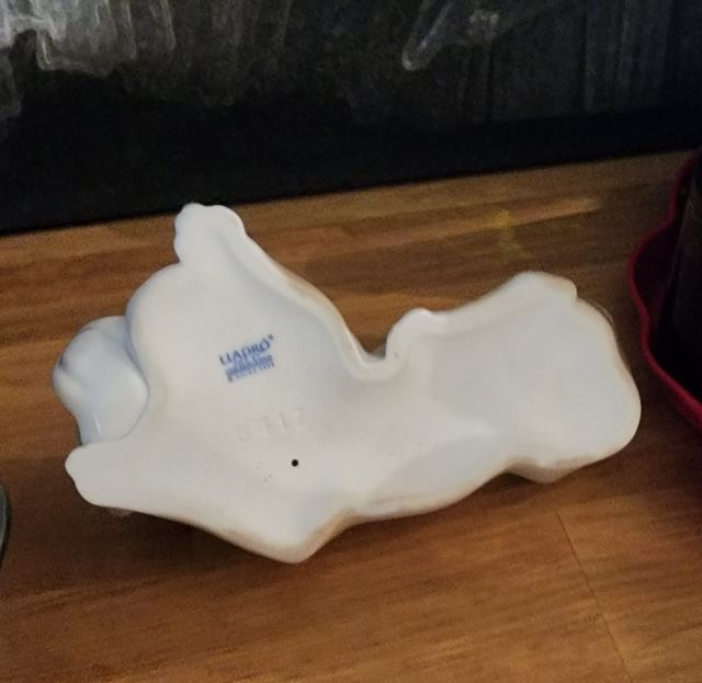 Figura di cane con gattino by Llladrò