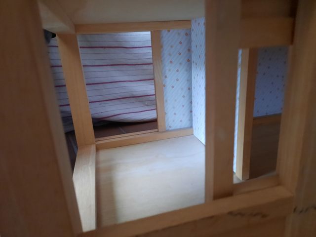 Casa muñecas madera preciosa. Como nueva.