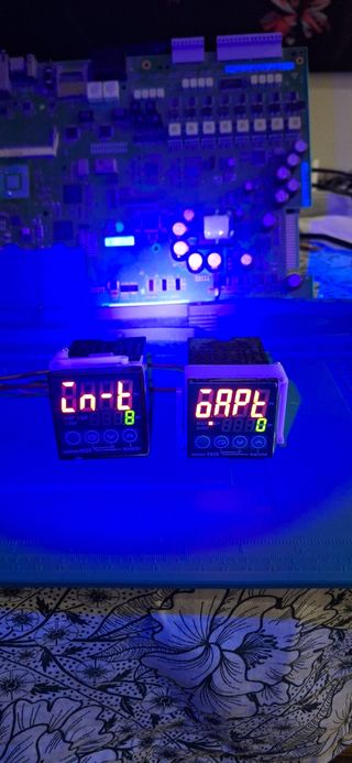 Controlado de temperatura omrom E5B 60 cada uno