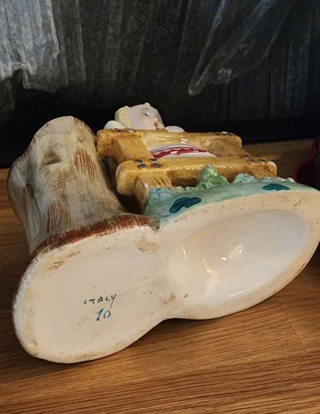 Statuina bambina di ceramica italiana