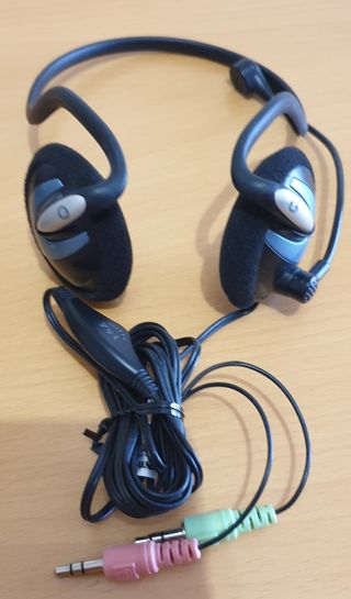 Webcam con auriculares