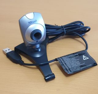 Webcam con auriculares